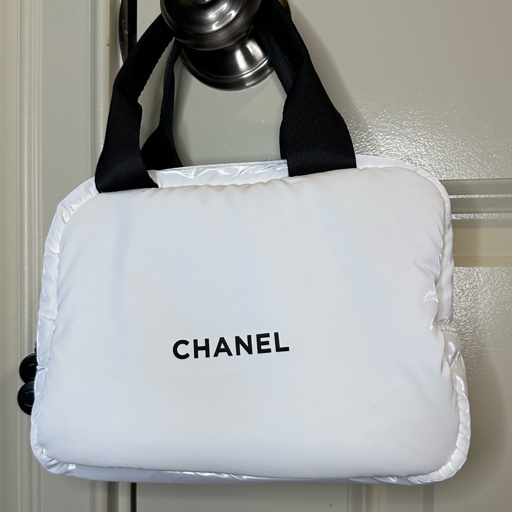 Chanel Beaute White Quilted Puffy Makeup Bag - New (GWP)